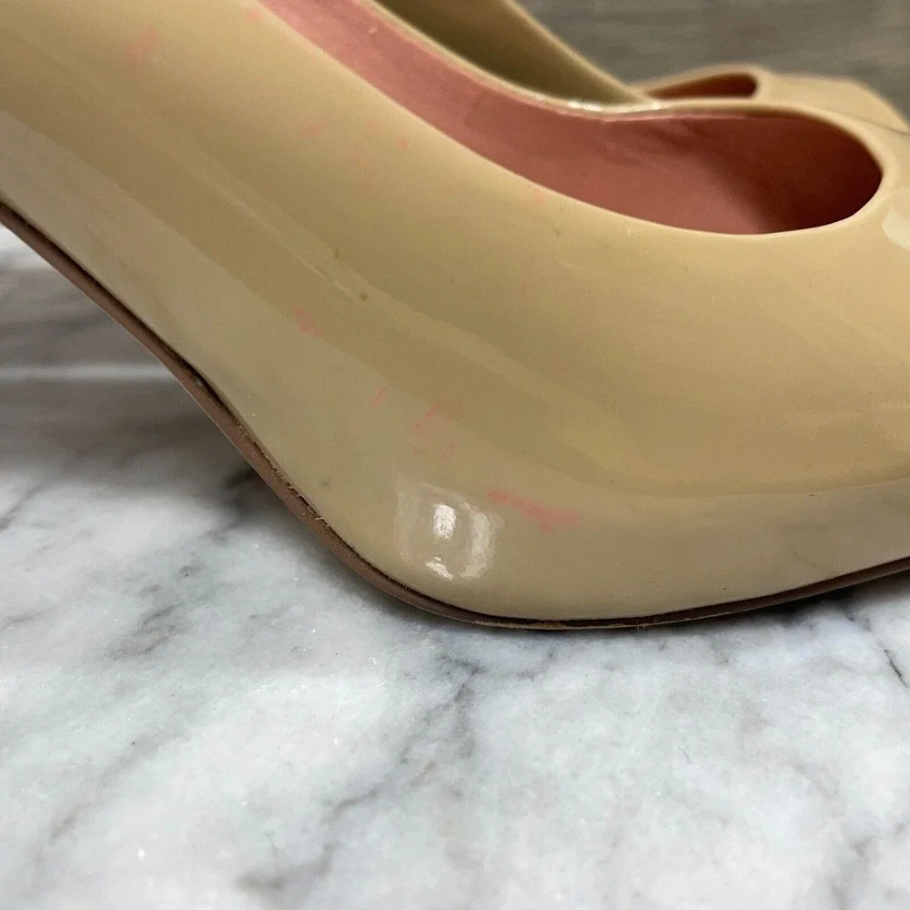 Vince Camuto Heels Womens 8.5 B Beige Nude Kitten‎ Patent Leather Peep Toe Pumps